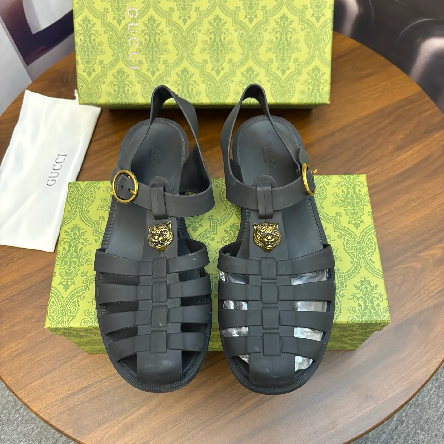 Men's shoes 260💰 [Gucci] Counter quality, top-quality original goods, real photos! Original TPU material, fine workmanship, comfortable; genuine 1:1 replica Size: 36 ~ 46